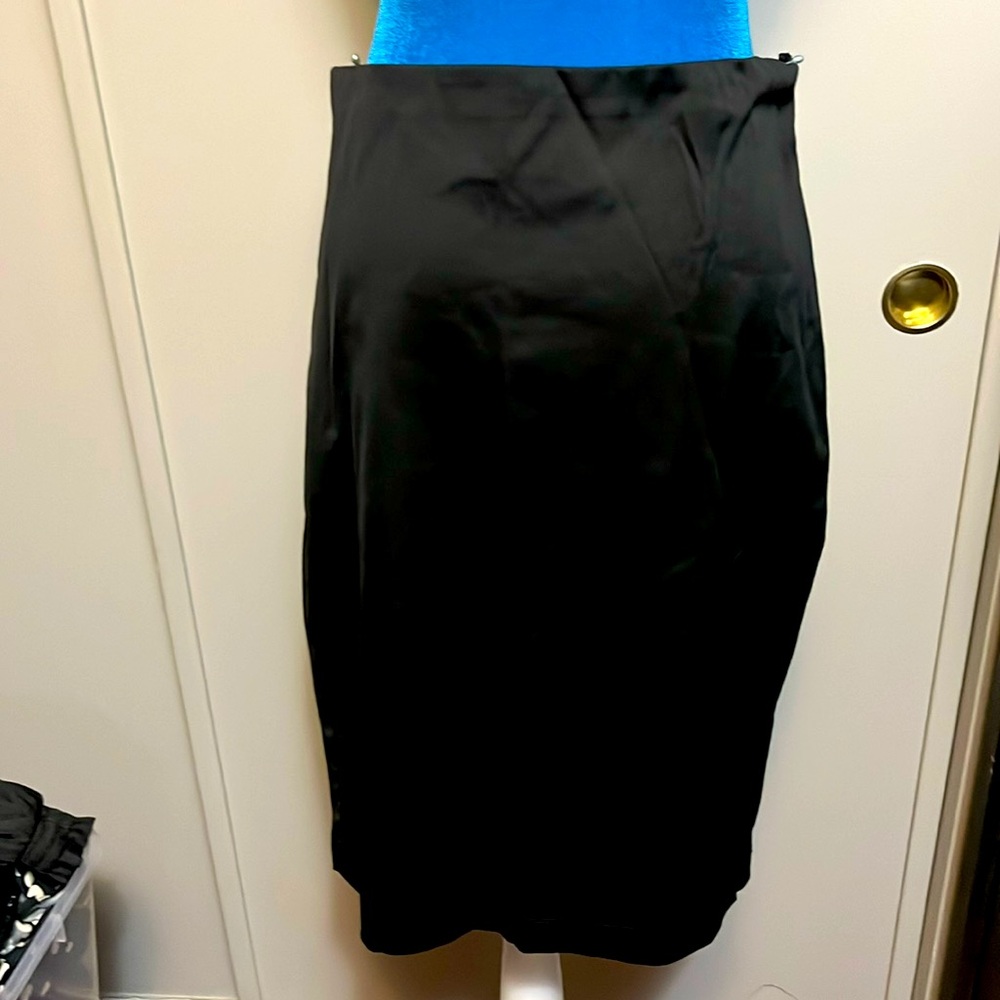 Black side, zip pencil skirt